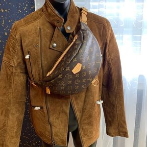 AUTHENTIC PRISTINE CONDITION LOUIS VUITTON BUMBAG